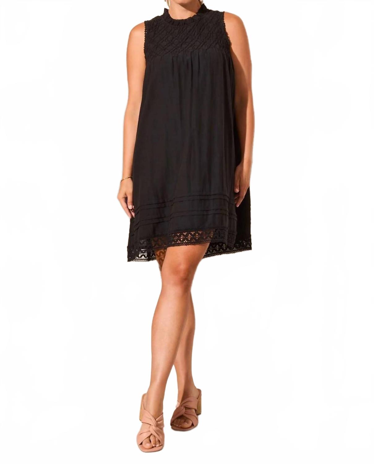 

Текстурированное поплиновое платье без рукавов с круглым вырезом в черном цвете TRIBAL