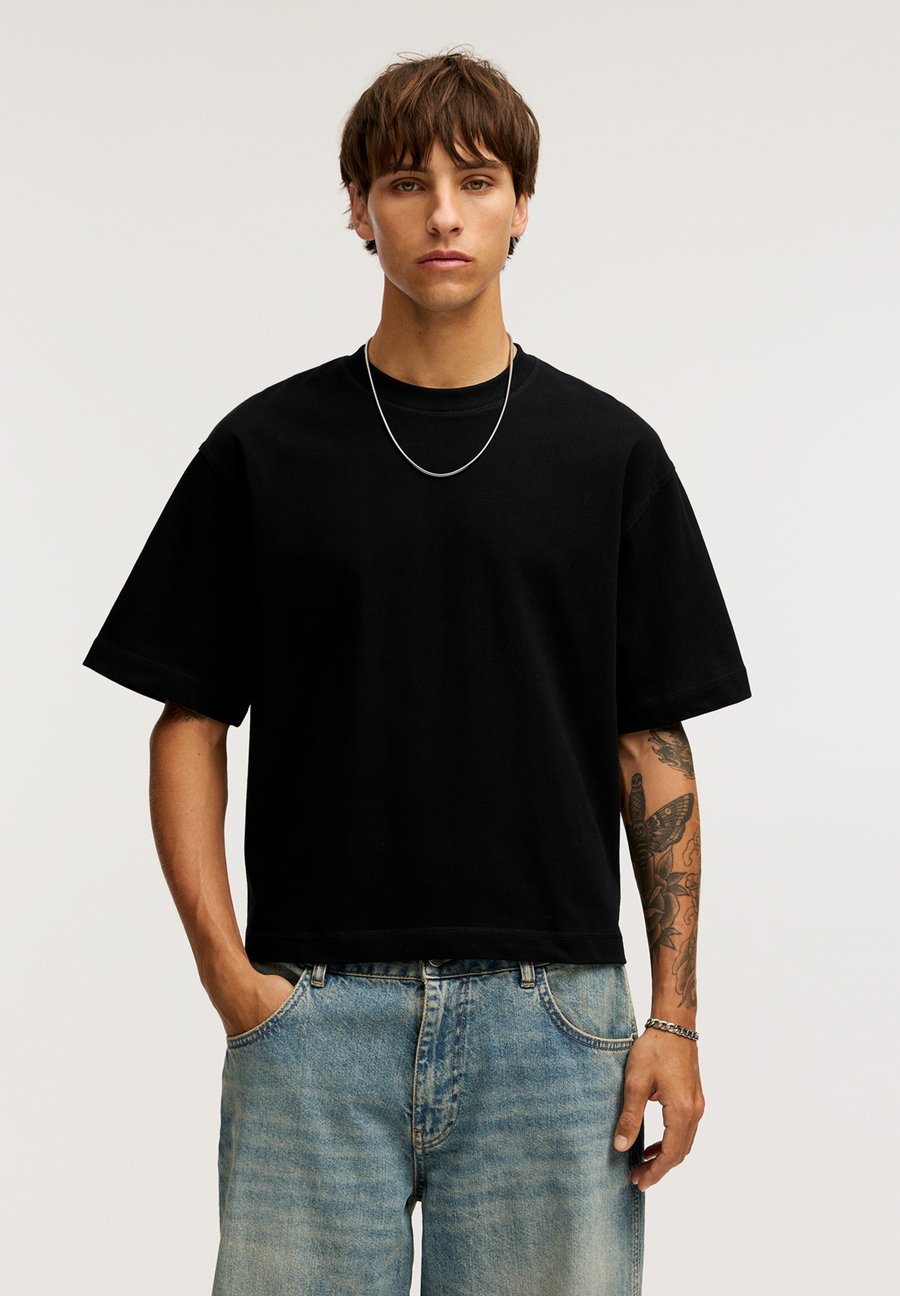 

Футболка PULL&BEAR CROPPED, Black