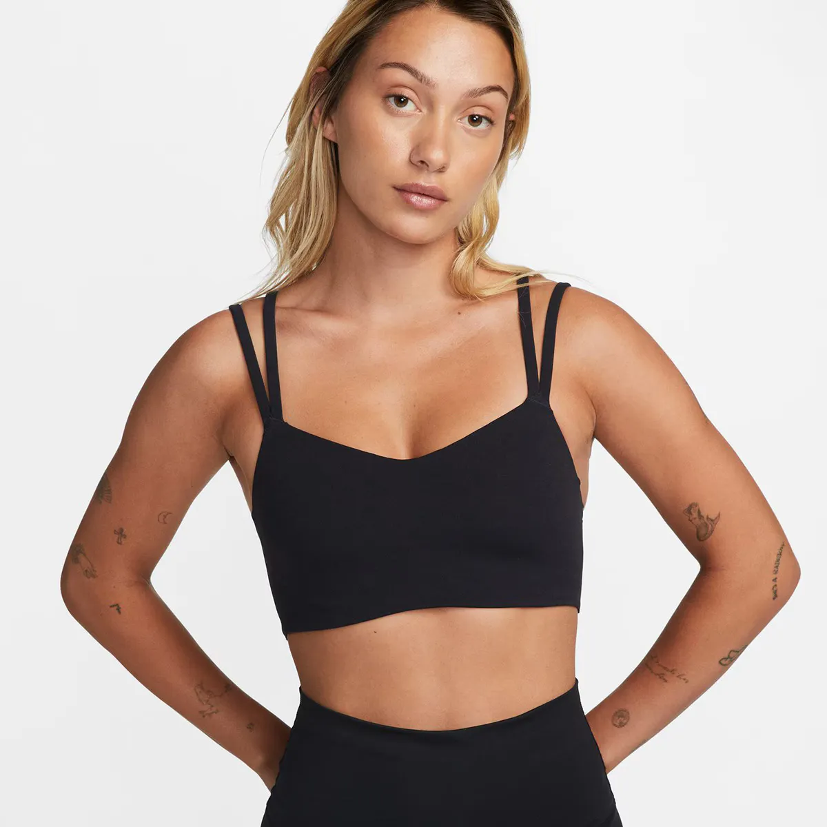 

Alate Trace Женский топ Nike, чёрный