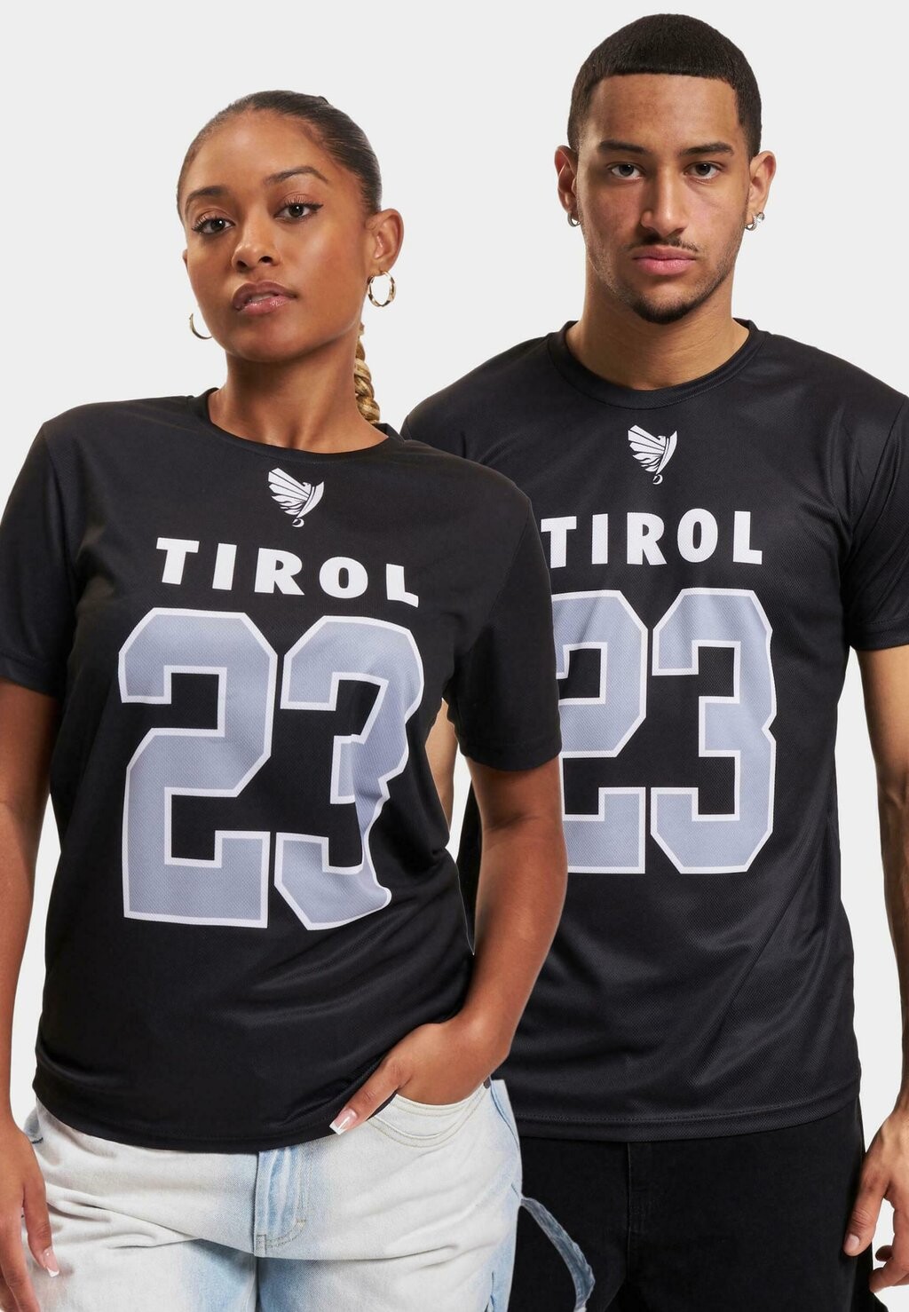 

Футболка с принтом DEF, черный