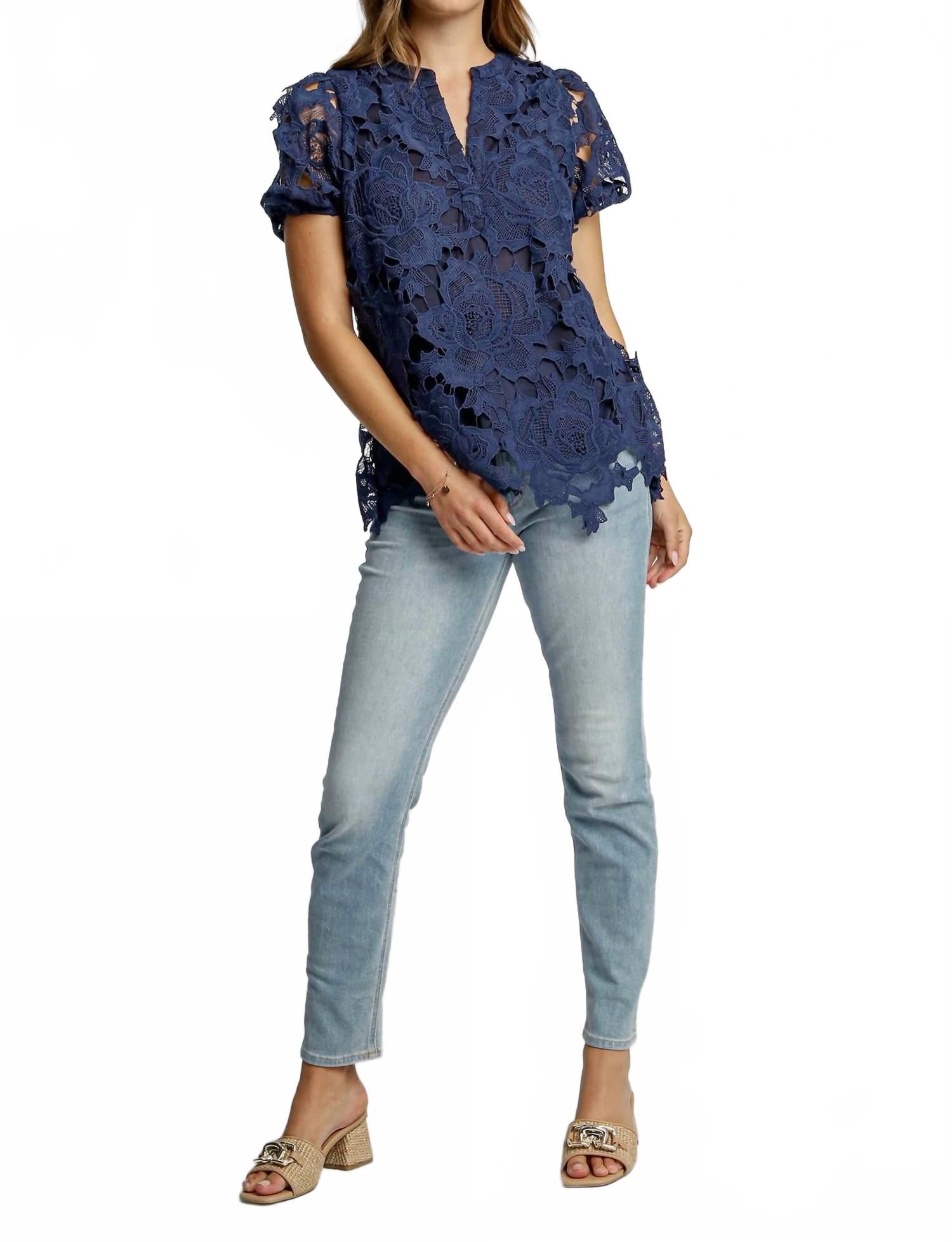 

Umgee Кружевной топ с разрезом на шее, синий