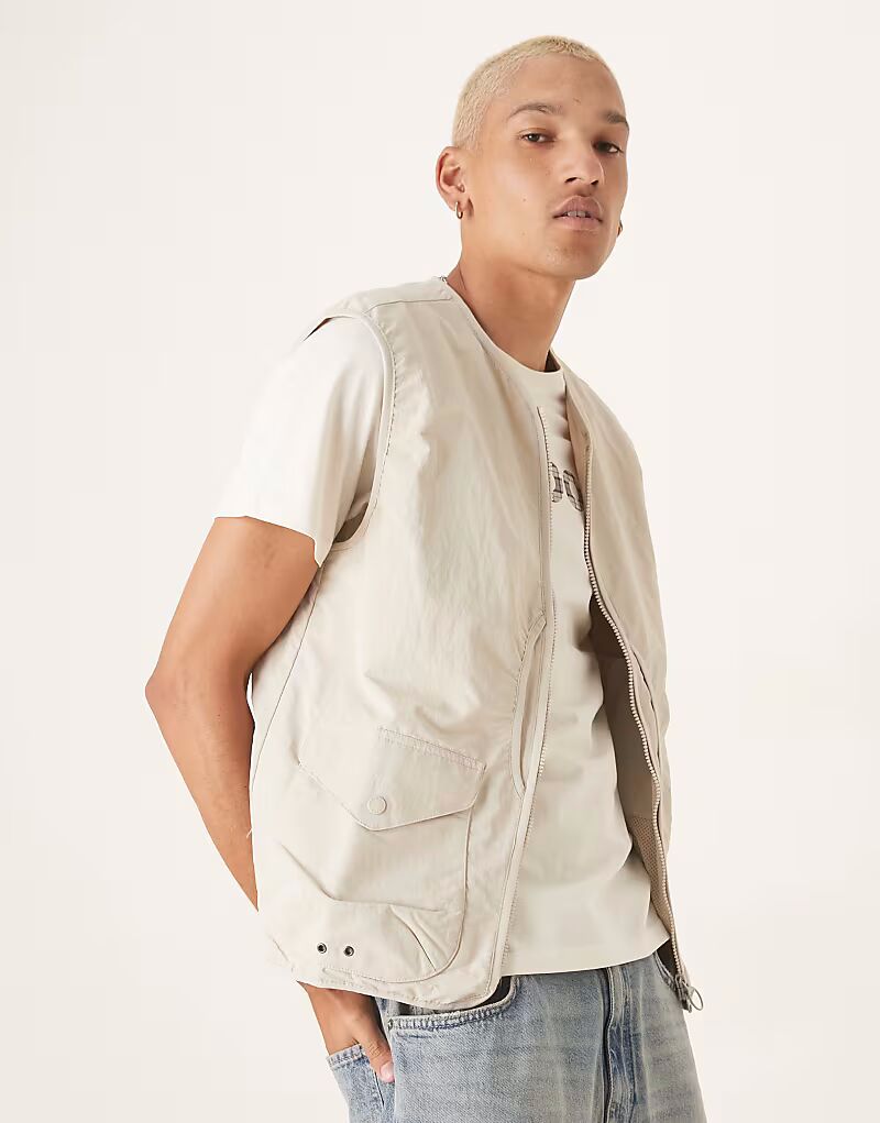

Жилет Barbour Utility в тумане