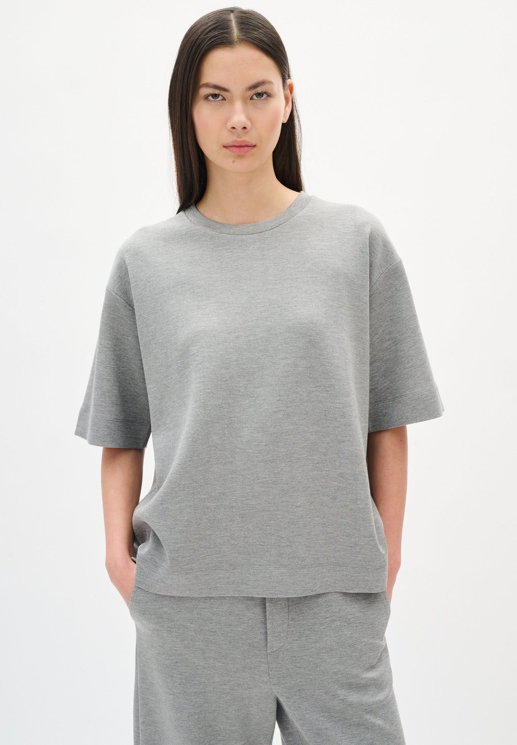 

Базовая футболка INWEAR, светло-серый