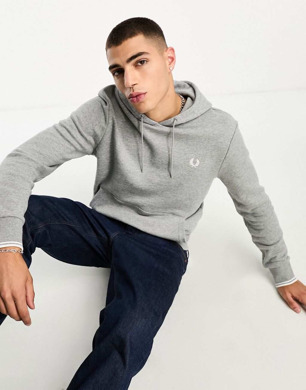 

Серо-стальной худи с капюшоном Fred Perry