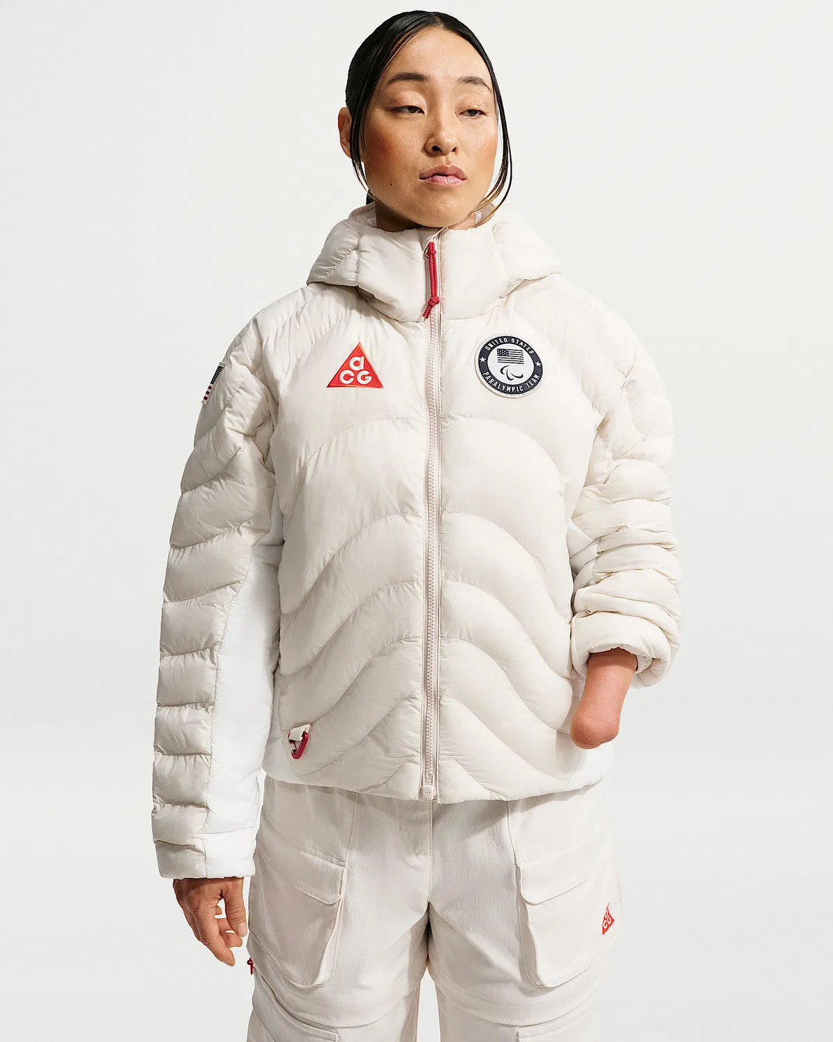 Женская куртка Therma-FIT ADV Nike ACG x United States Paralympic Team, Light Orewood Brown/Summit White/Obsidian/Chile Red