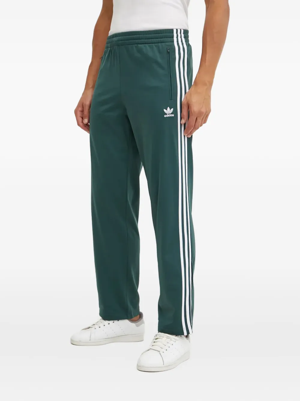 

Спортивные брюки с полосатой отделкой adidas, зеленый