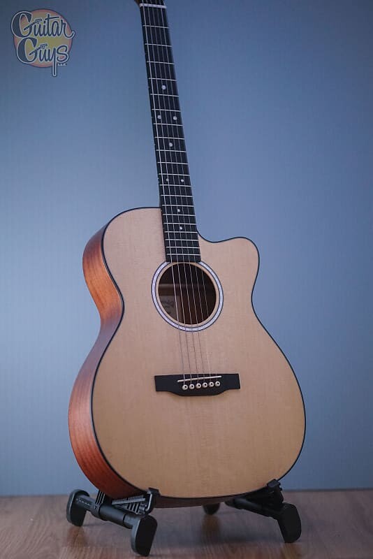 

Акустическая гитара Martin 000CJR-10E Natural