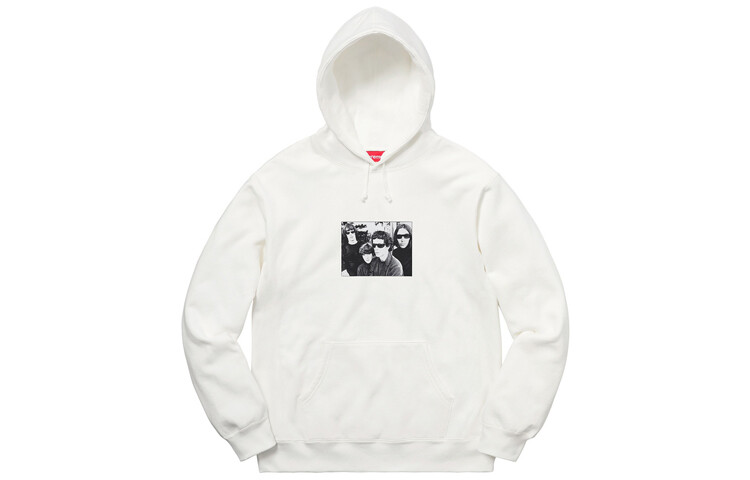

Совместная коллекция свитшотов унисекс Supreme