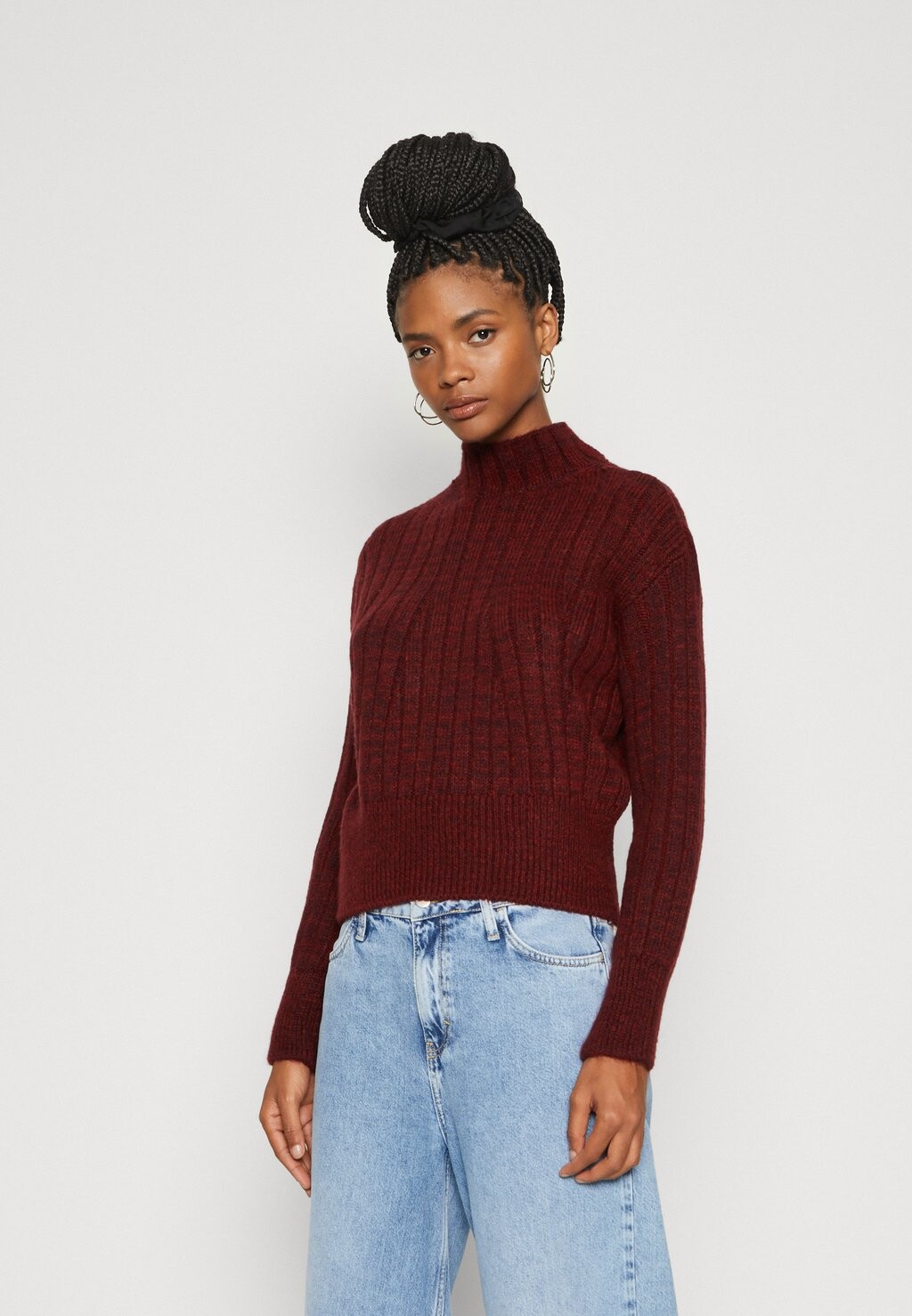 

Свитшот ONLY ONLAGNES HIGHNECK, цвет cabernet melange