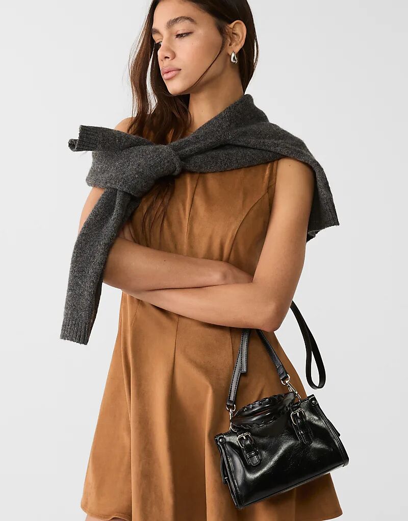 

Сумка Stradivarius через плечо с плетеным ремешком черного цвета