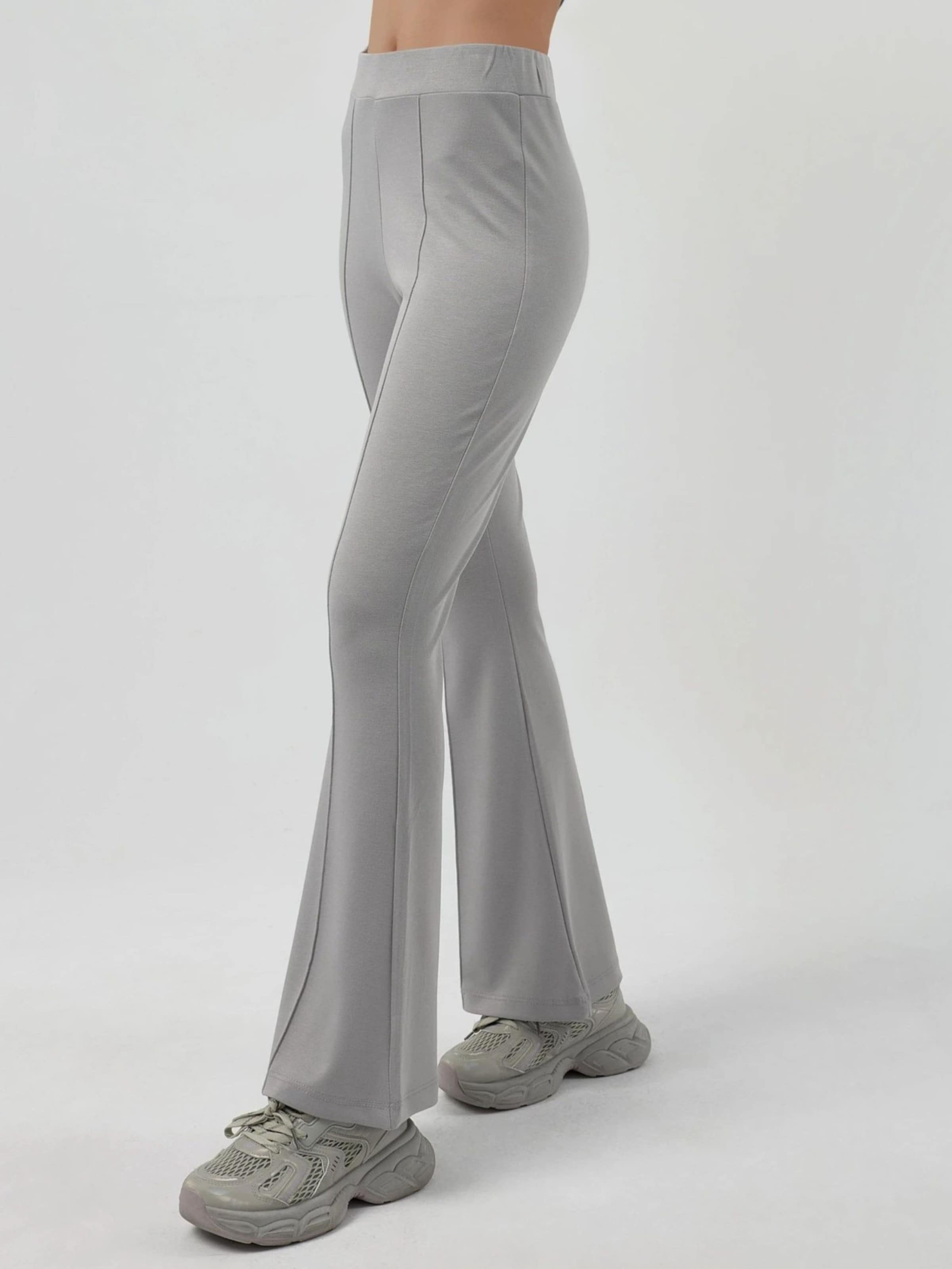 

Hiccup Расклешенные брюки светло-серого цвета