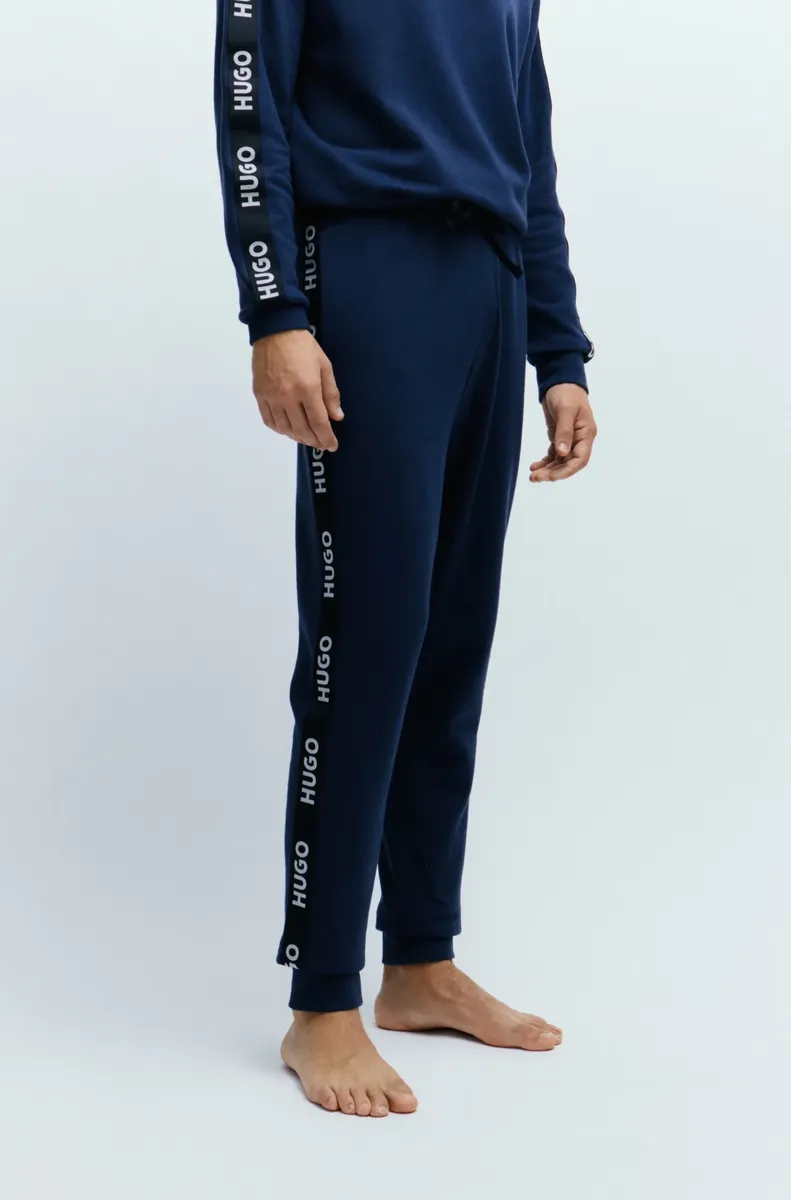 

Спортивные штаны HUGO Underwear "Sporty Logo Pant" с надписью HUGO по всей поверхности, синий
