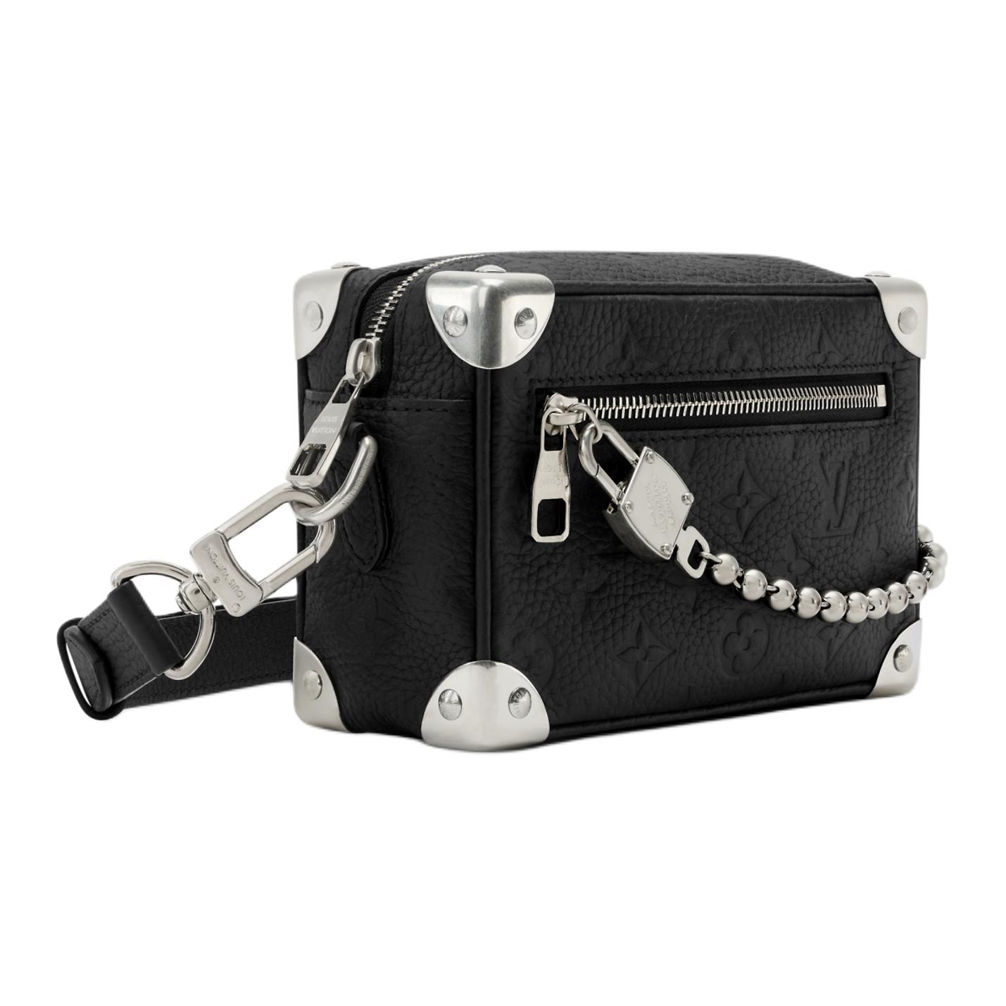 LOUIS VUITTON Мужская мини-сумка через плечо SOFT TRUNK Monogram из кожи теленка таурильон черная — фото 2