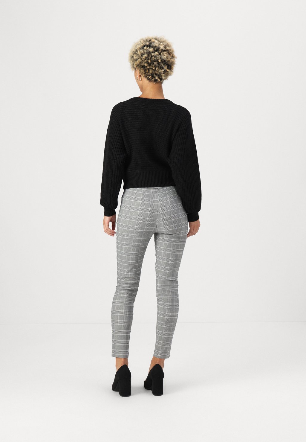 

Джемпер ONLNINA V NECK ONLY Petite, черный