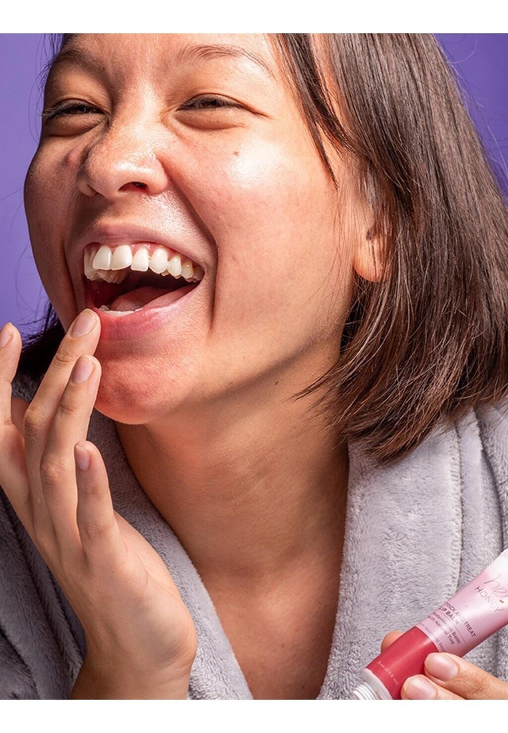 

Бальзам для губ TRICK AND TREAT WATERMELON BALM WITH NATURAL TINT Hey Honey Skincare