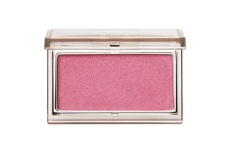 

Монохромный румянец легко растушевывается RMK