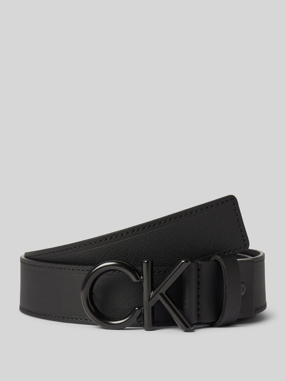 

Кожаный ремень с этикеткой CK Calvin Klein, черный
