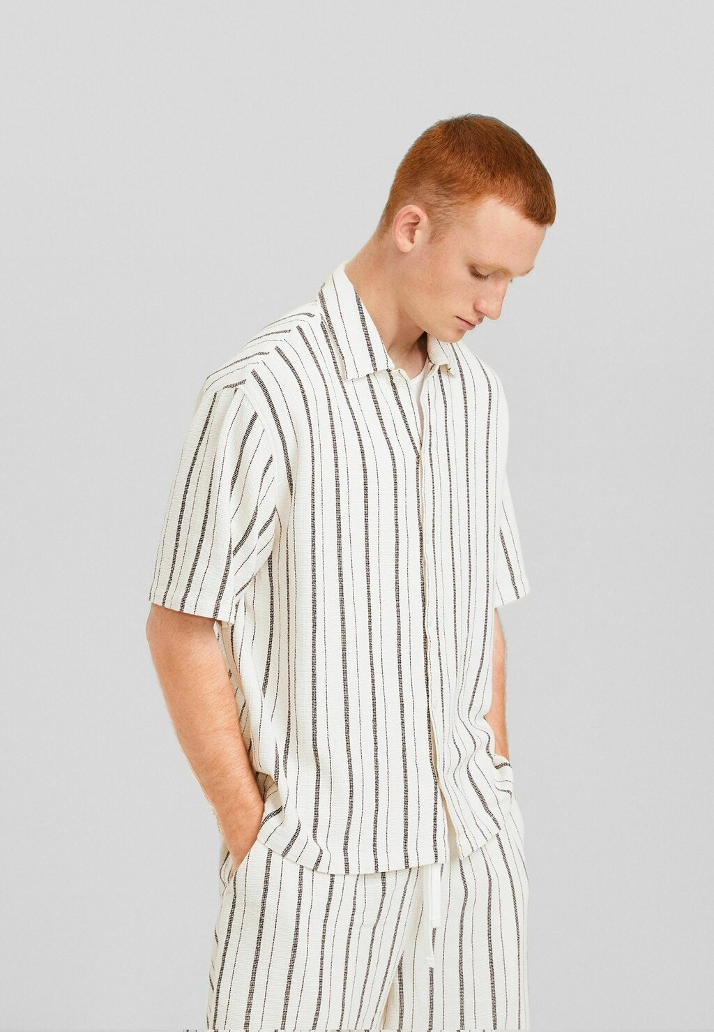 

Рубашка RUSTIC STRIPED SHORT SLEEVE Bershka, цвет white