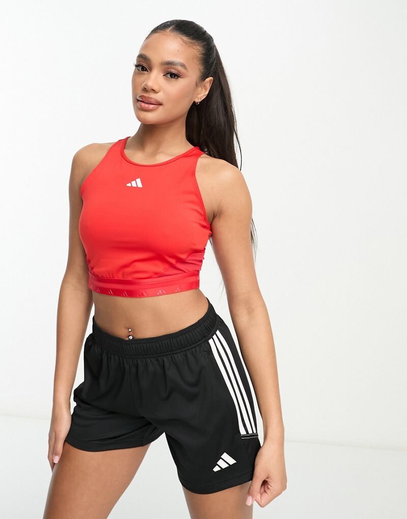 

Красный укороченный топ с 3 полосками adidas Training Hyperglam adidas