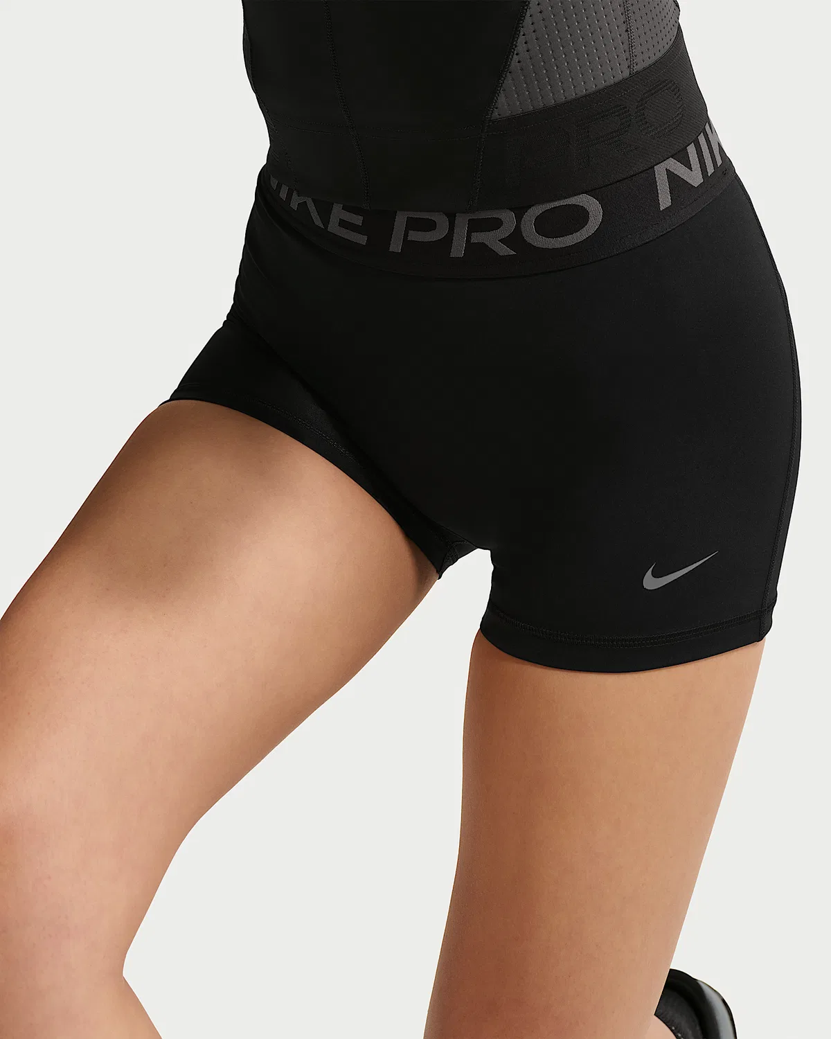 Женские велосипедки Nike Pro со средней посадкой, 3", Black/Black/Iron Grey — фото 4