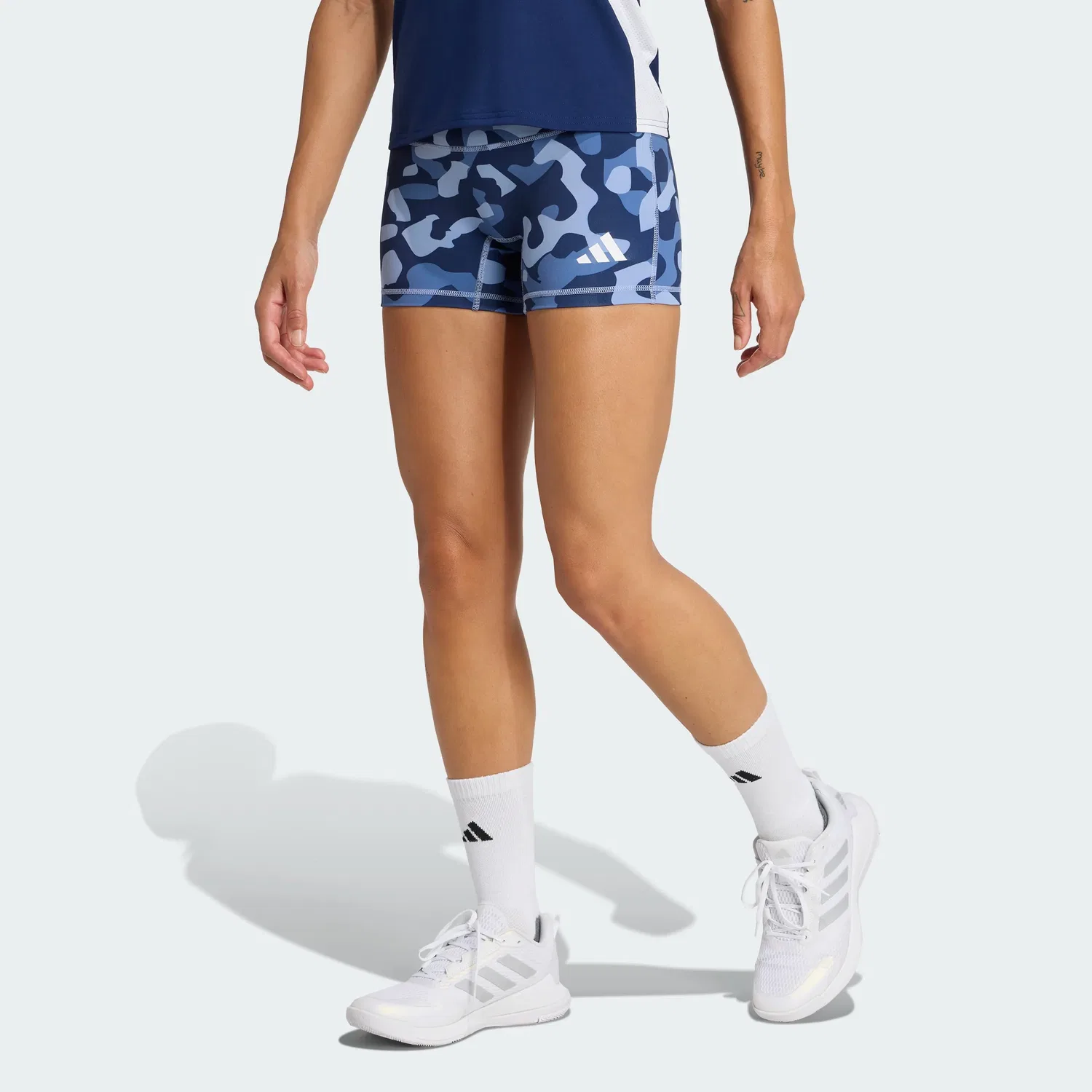 Женские волейбольные шорты adidas с камуфляжным принтом