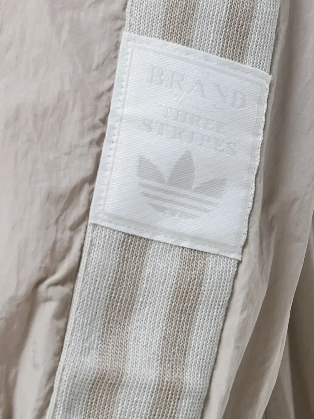 Спортивные брюки Adibreak с нашивкой и логотипом Adidas, нейтральный — фото 2