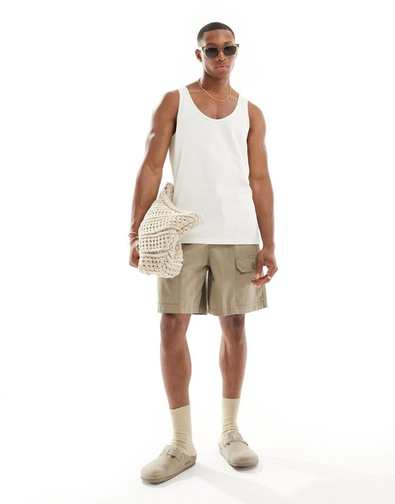 

Кремовый тяжелый жилет ASOS DESIGN