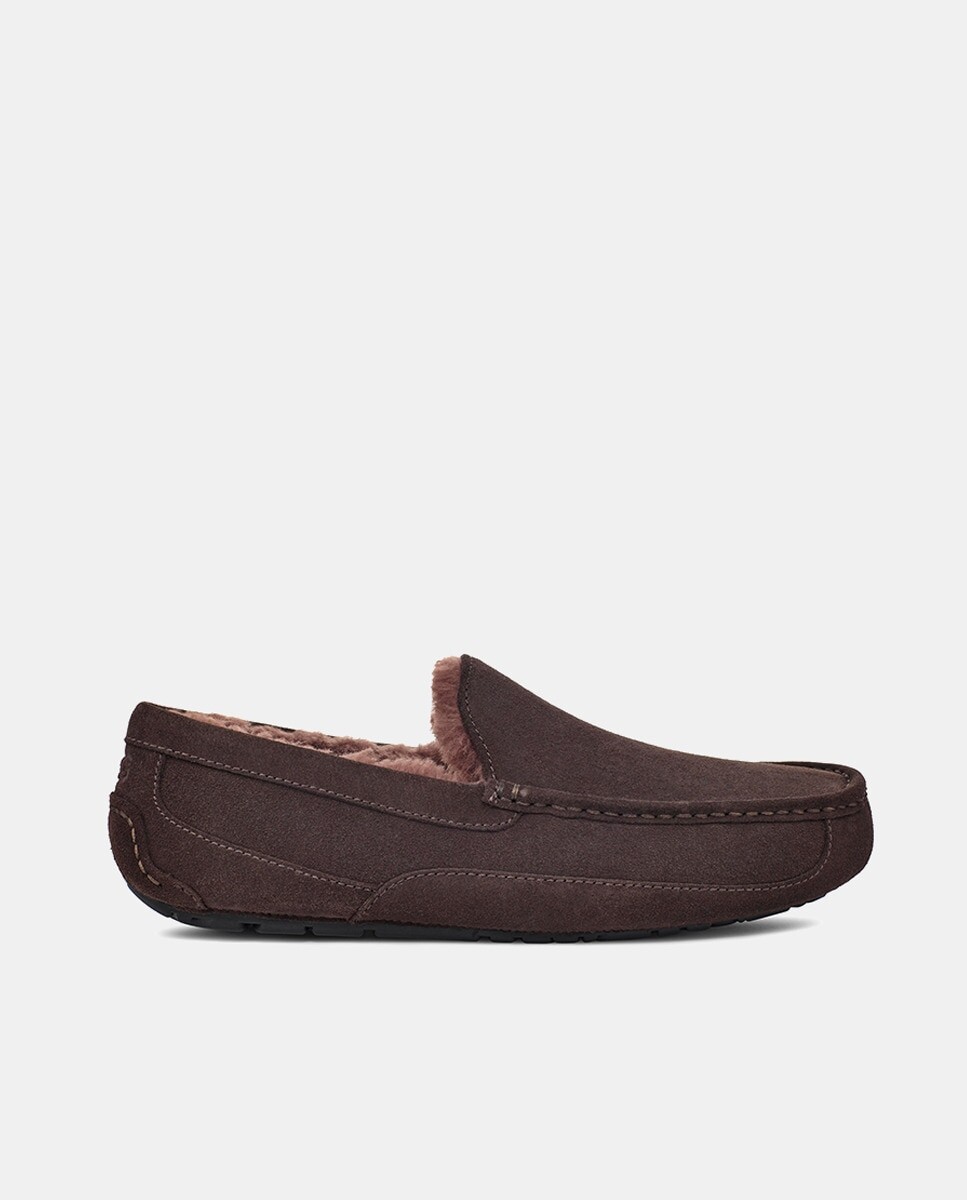 

Мужские закрытые кожаные тапочки Ascot на шерстяной подкладке UGG, темно коричневый
