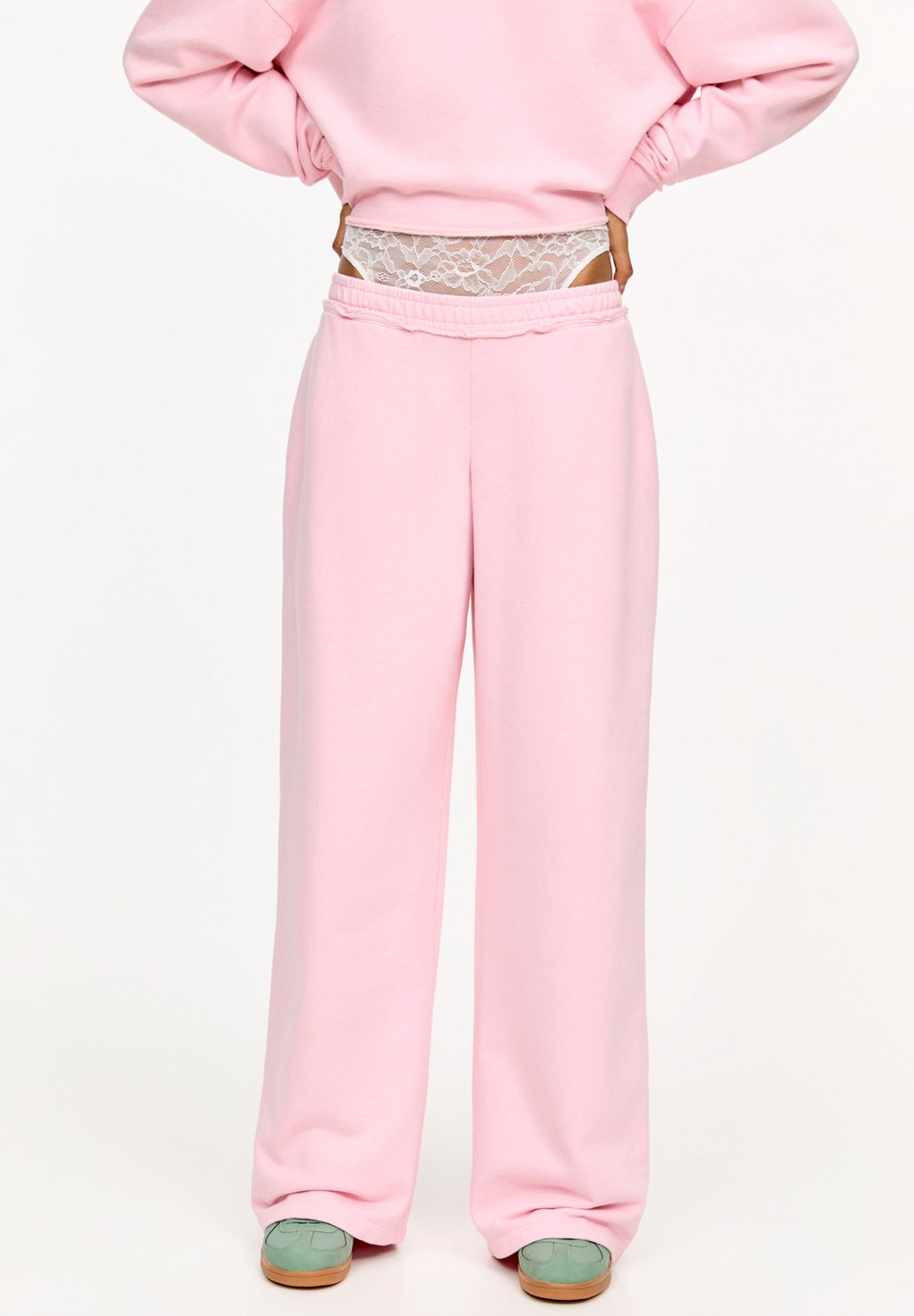 

Спортивные брюки WITH FRAYED WAIST PULL&BEAR, розовый