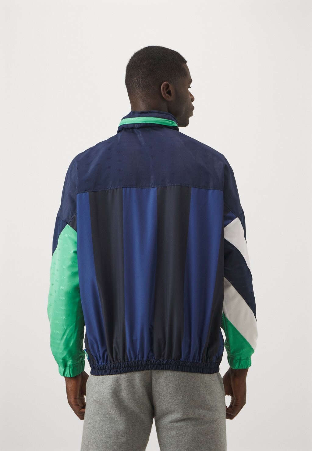 

Тренировочная куртка PANELLED TRACK JACKET Umbro, темно-синий