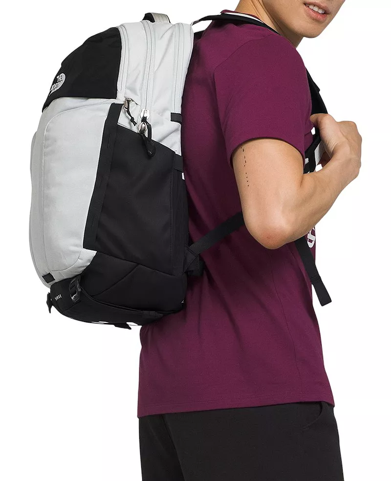 

Рюкзак The North Face Surge, цвет Tin Grey Dark Heather