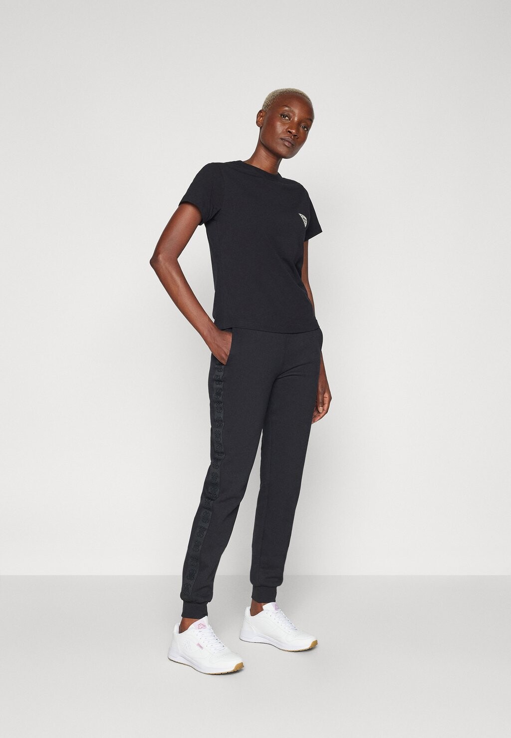 

Спортивные брюки STACIE JOGGER Guess, черный
