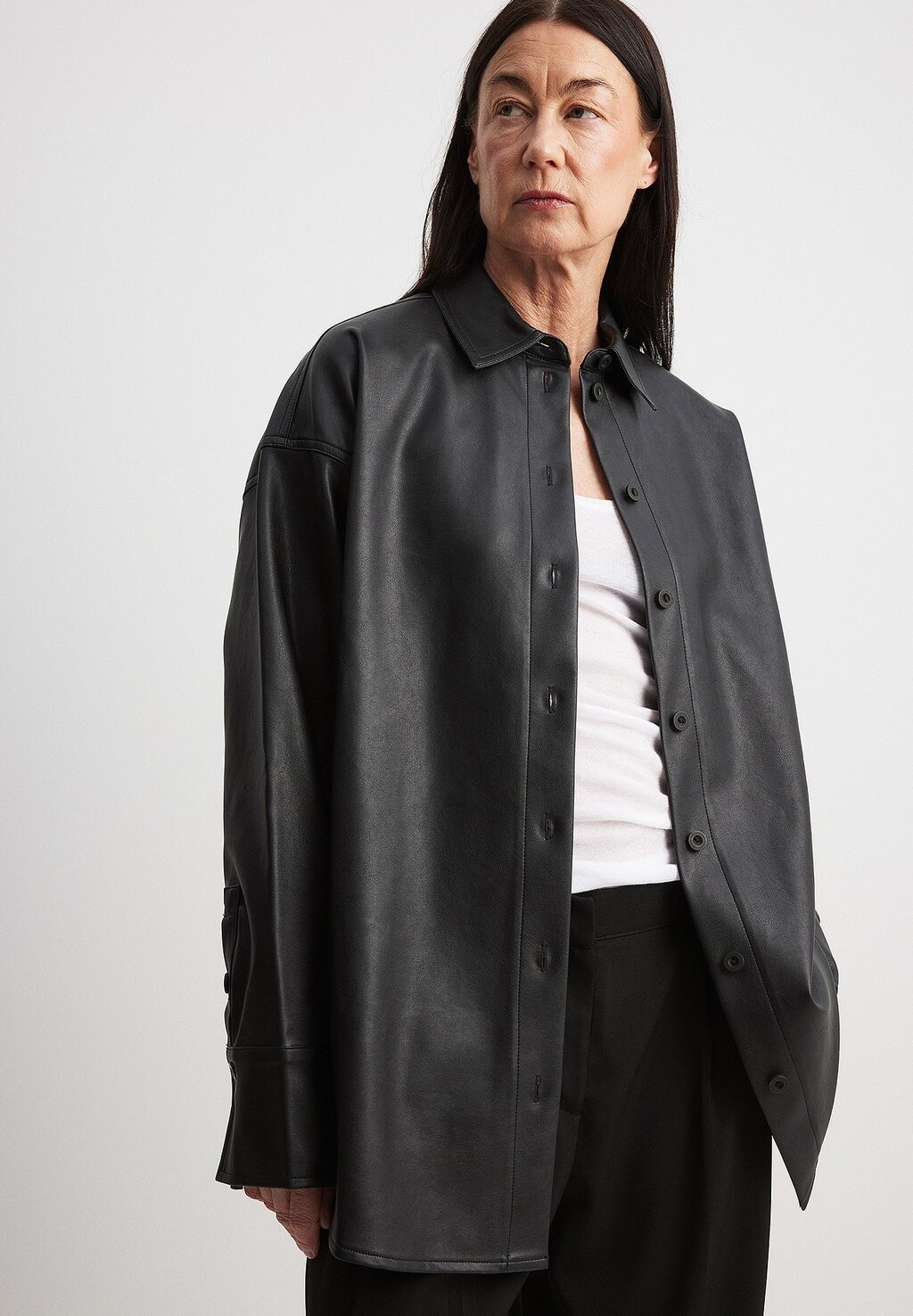 

Короткое пальто NA-KD, черный