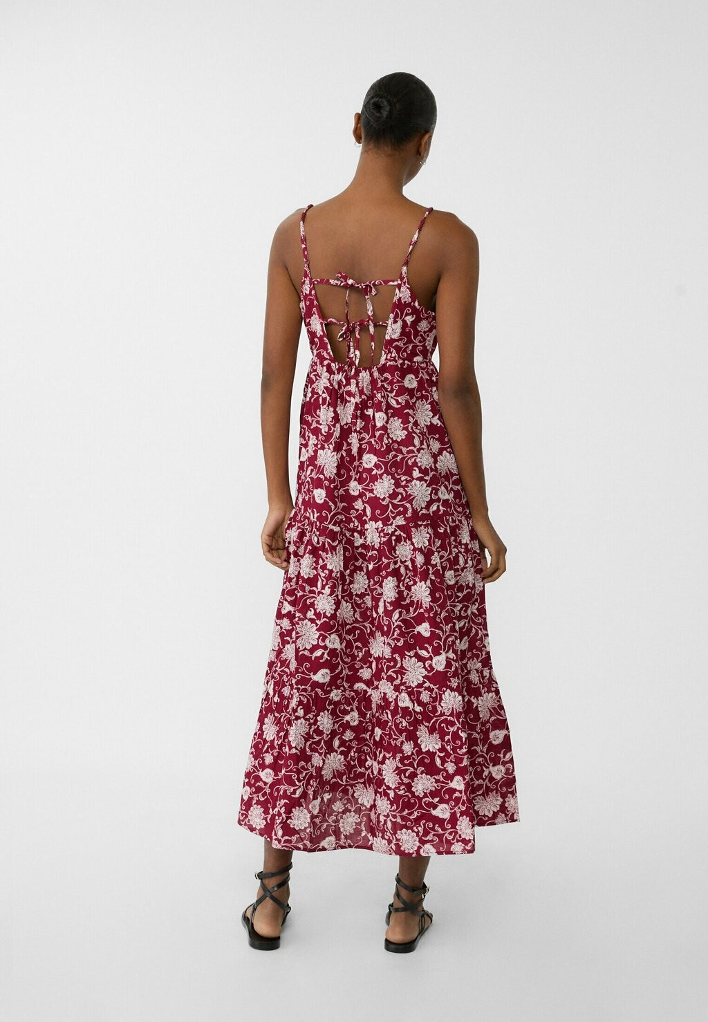 

Летнее платье PRINTED STRAPPY MIDI Stradivarius, Бургундия