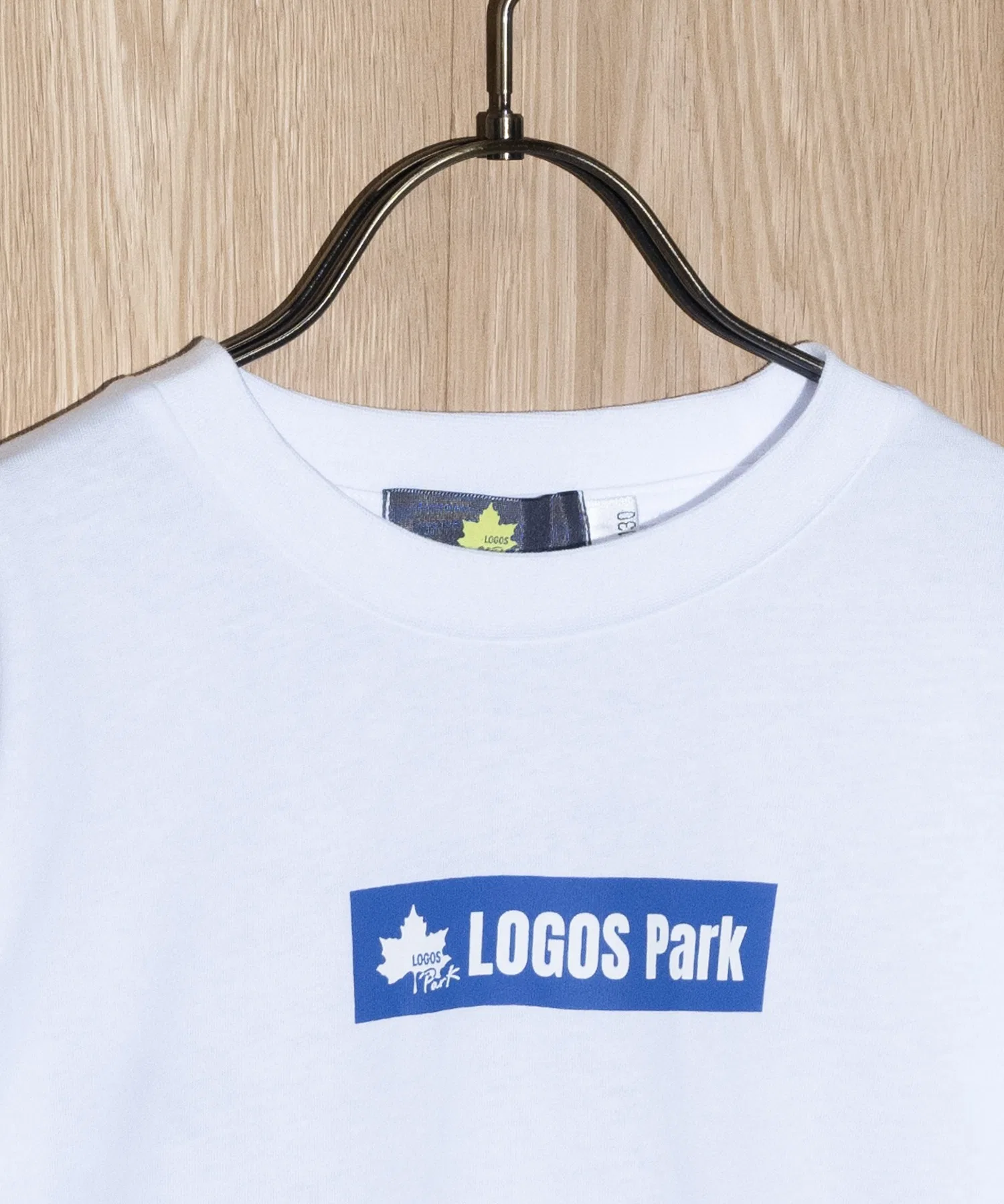 Детская футболка с логотипом LOGOS JOHN'S CLOSET бежевая — фото 3