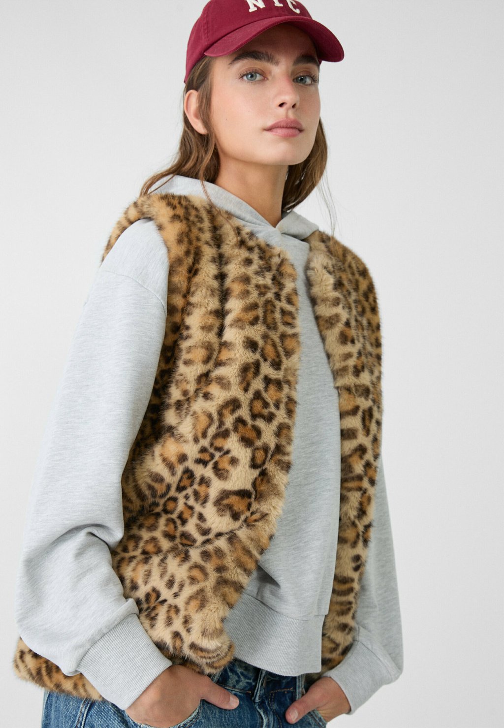

Жилет LEOPARD PRINT Stradivarius, светло-коричневый