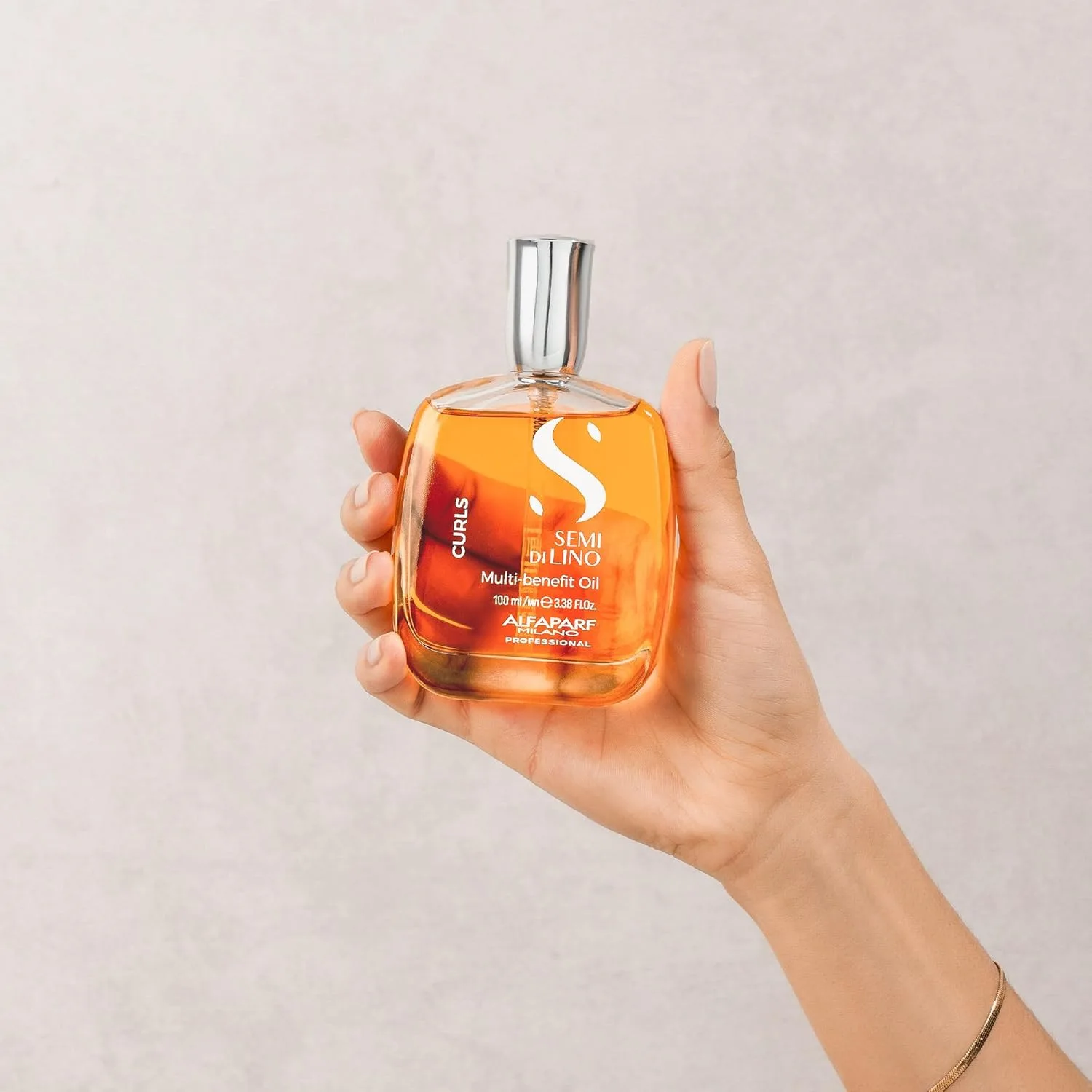 Alfaparf Milano Semi di Lino Curls питательное масло для волнистых и кудрявых волос, легкий мультифункциональный серум, защита от влажности и тепла, 100 мл — фото 4
