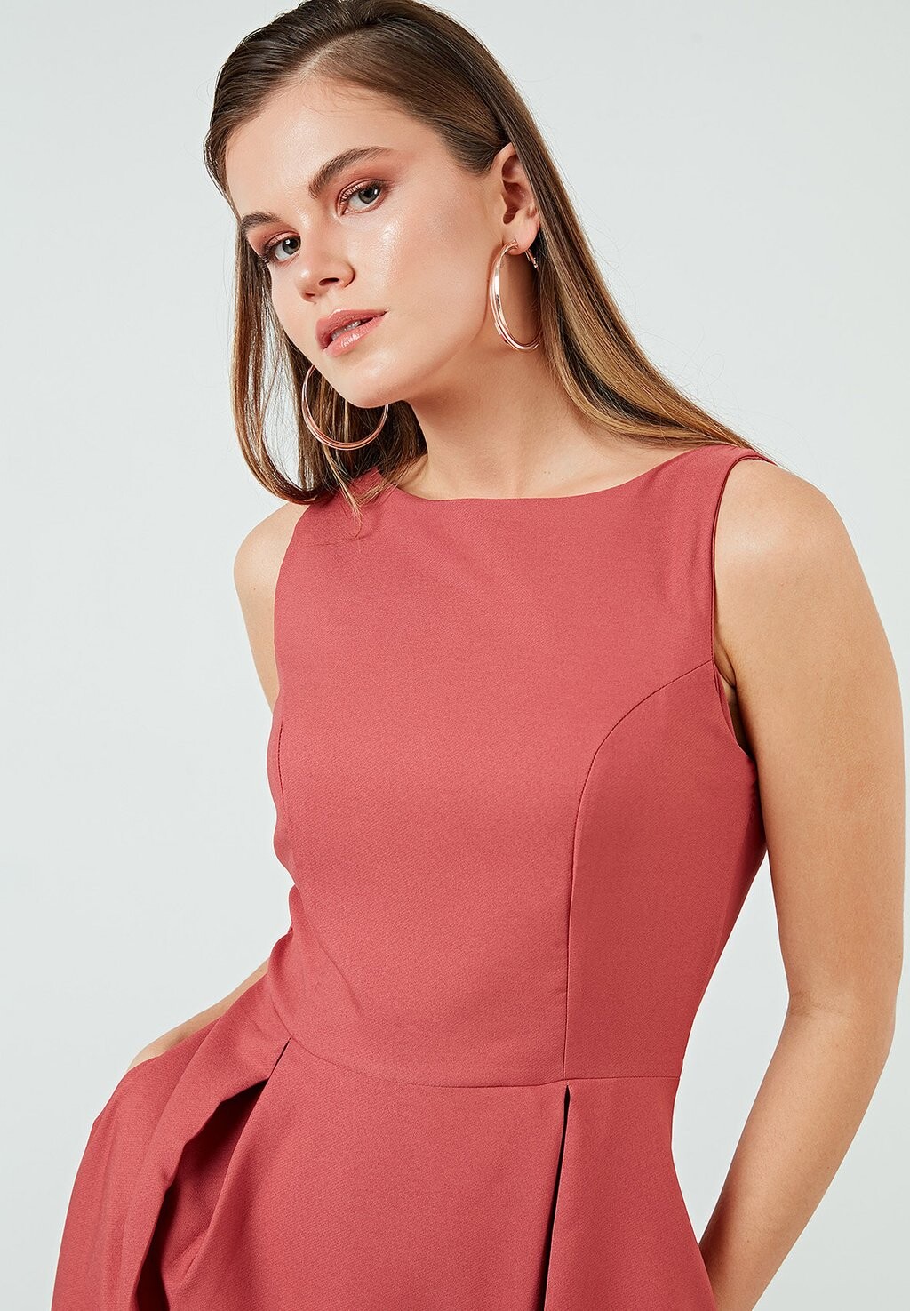 

Летнее платье CREW NECK PLEATED MIDI LELA, фуксия