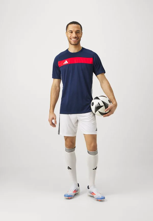 Футболка мужская tiro25 essentials с принтом Adidas Performance, Team Navy/Red — фото 2