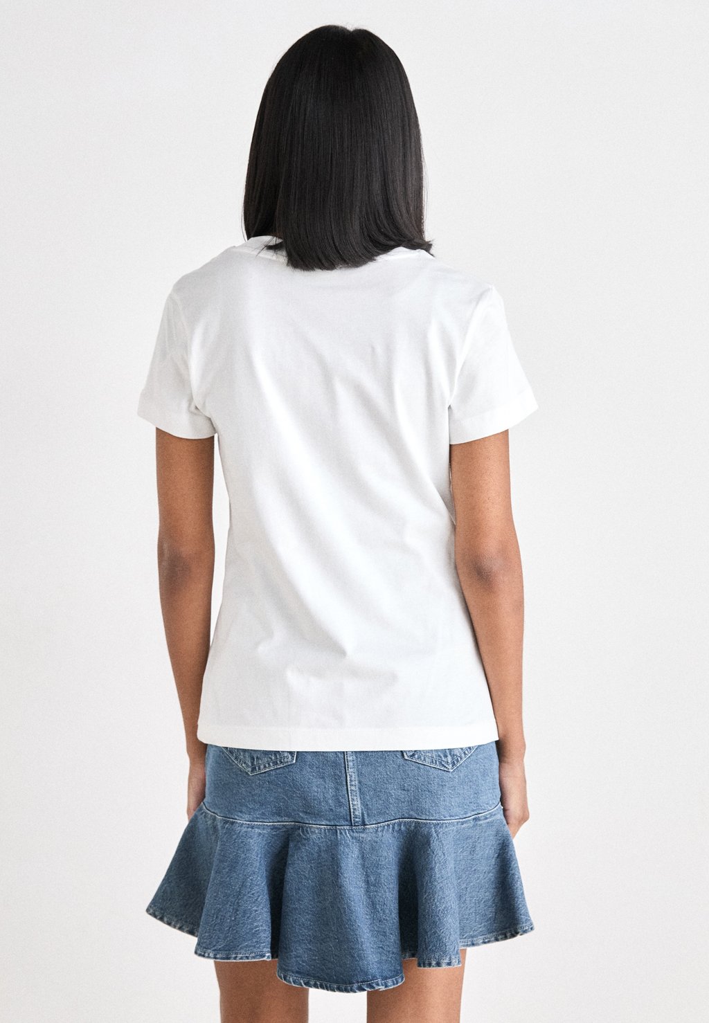 

Базовая футболка MONOLOGO SLIM TEE Calvin Klein Jeans, белый