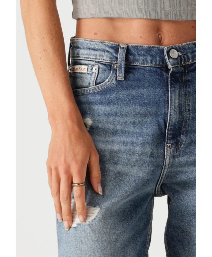 Синие джинсы-мом - стильный и удобный вариант. Calvin Klein, синий — фото 2