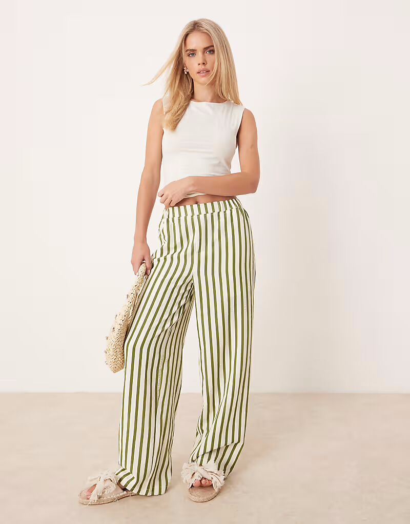 

Брюки прямого кроя из сирсакера ASOS DESIGN Petite в полоску цвета хаки