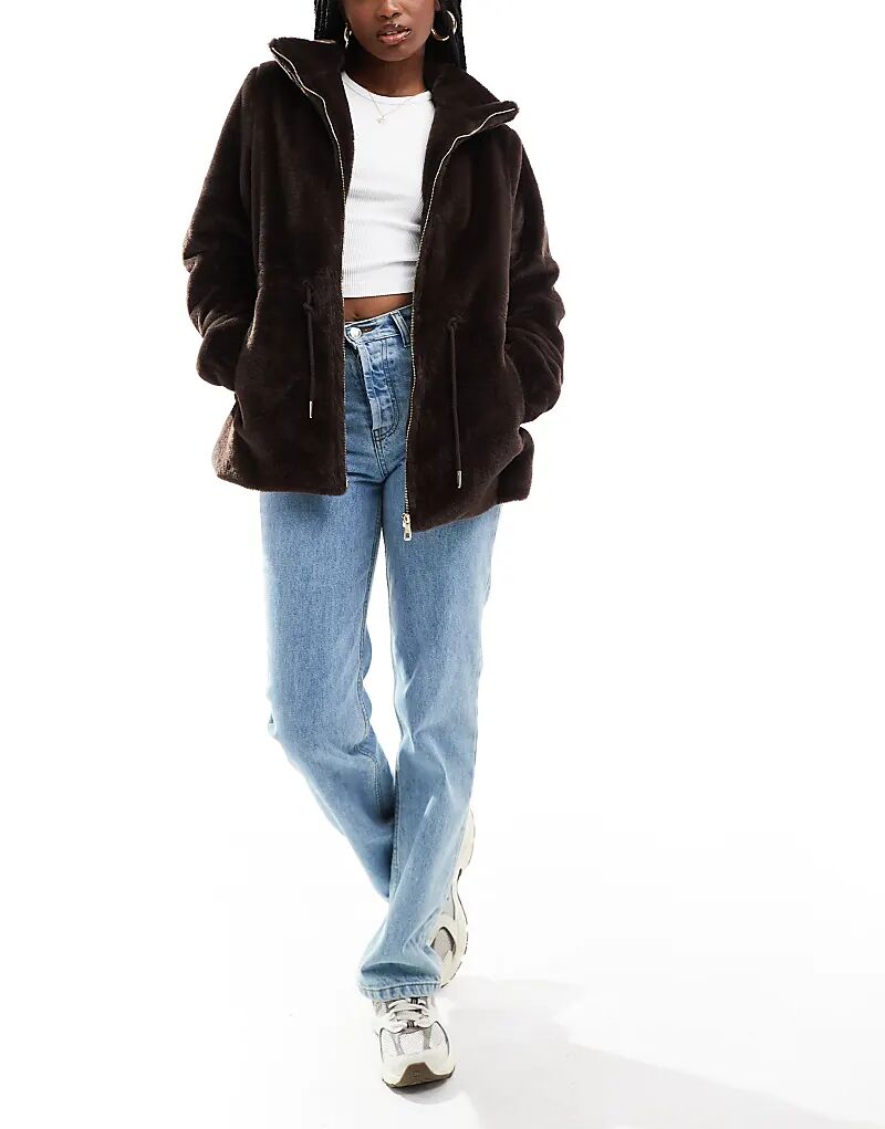 

Куртка из искусственного меха с завязками на талии в цвете какао South Beach