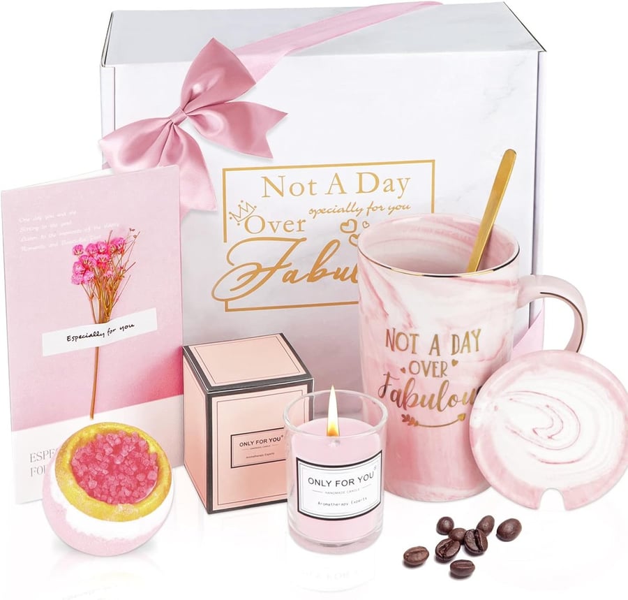 

ПОДАРОЧНЫЙ НАБОР ДЛЯ ЖЕНЩИН ЧАШКА КОФЕ + СВЕЧА ПОДАРОЧНАЯ КОРОБКА House