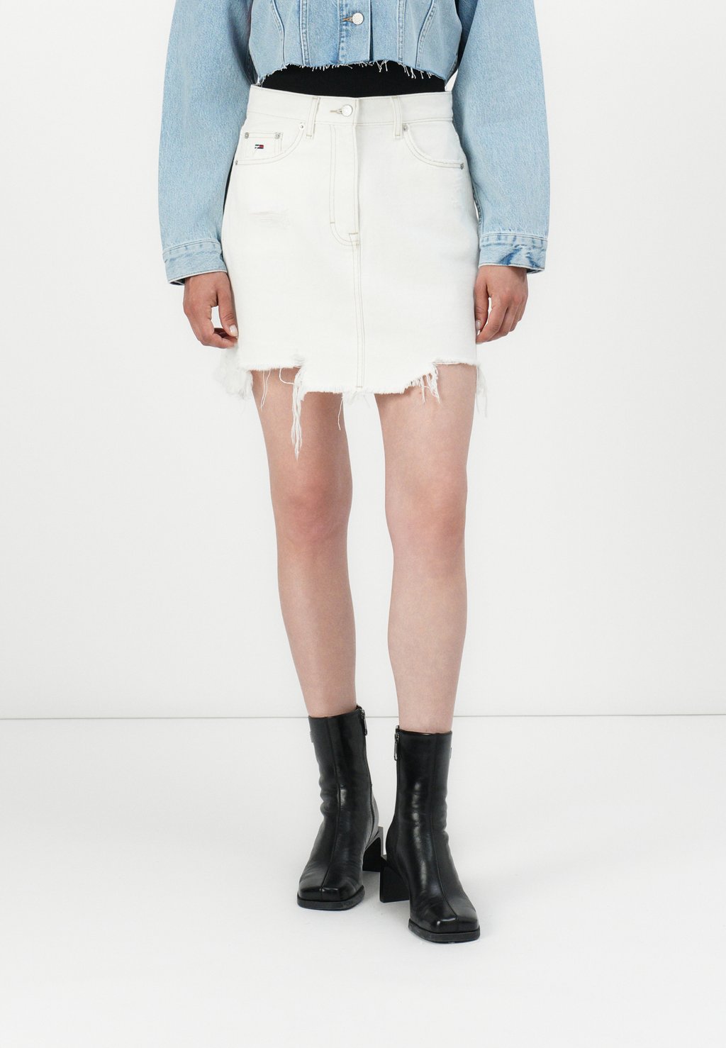 

Джинсовая юбка MOM SKIRT - Mini skirt Tommy Jeans, цвет Denim White