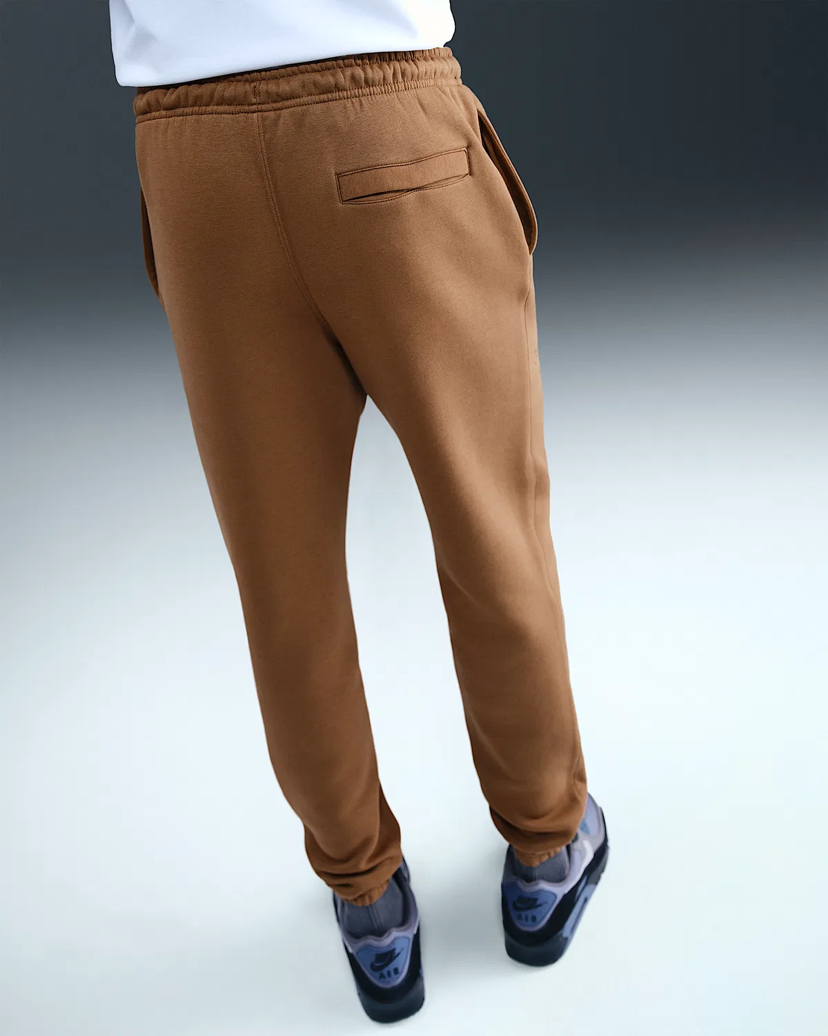 Мужские спортивные штаны на резинке Nike Sportswear Club, Ale Brown — фото 3