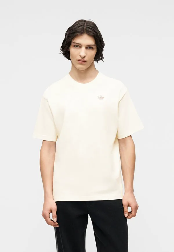 Футболка унисекс с принтом в виде флага Adidas Originals, Off-White — фото 3