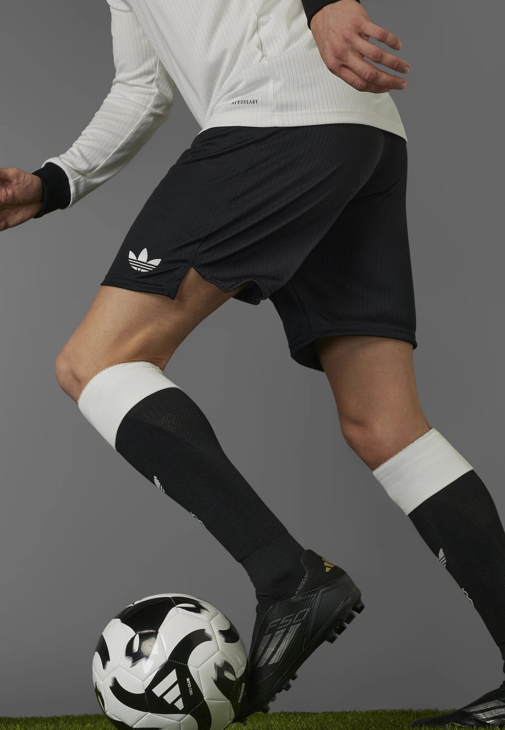 Спортивные шорты DEUTSCHLAND DFB 125 ANNIVERSARY SHORT - National team wear Adidas Originals, черный — фото 4