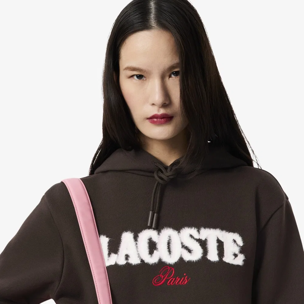 Худи Lacoste с пушистой надписью, тёмно-коричневая — фото 2
