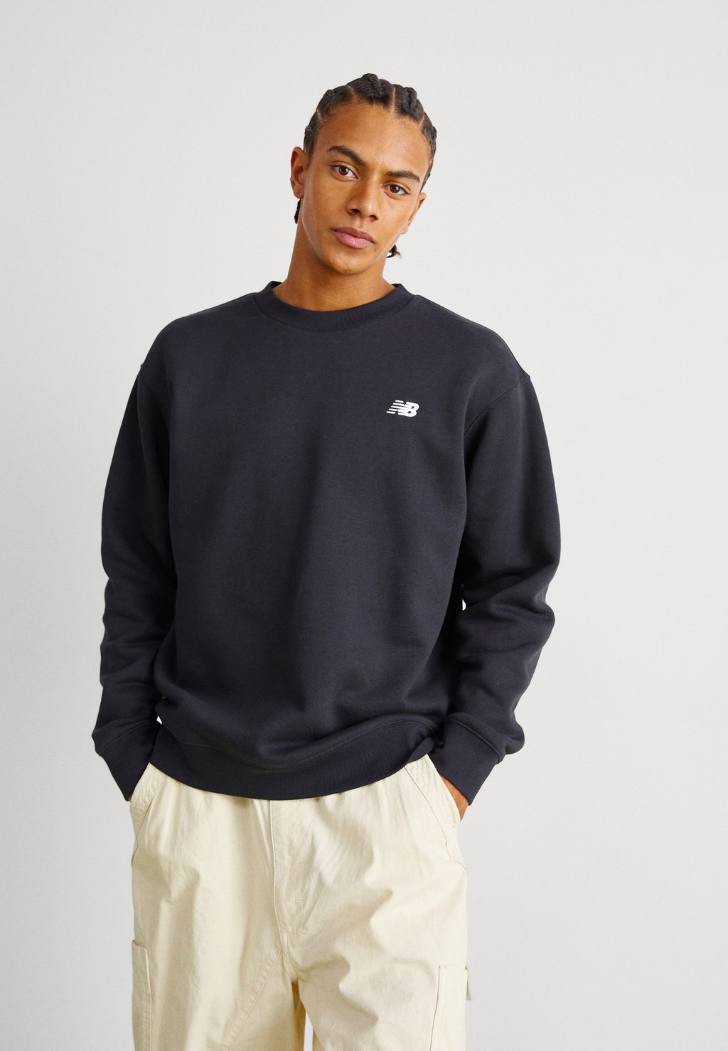 

Толстовка Sport Essentials Small Logo Brushed Crew New Balance, черный